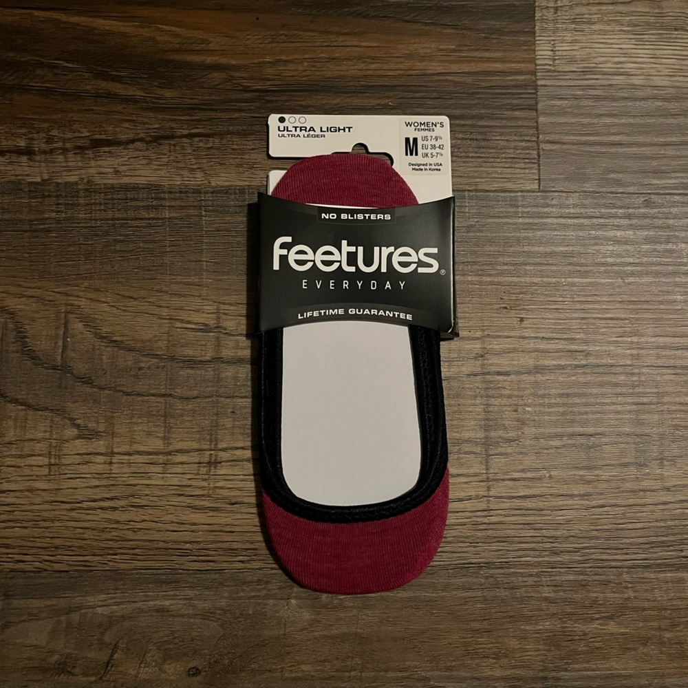 Feetures Size M Ankle Socks!